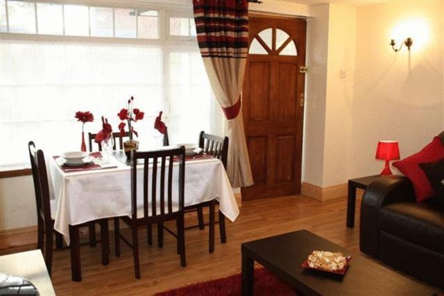 Robertsbridge Retreat At Cornhill Self Catering Apartments Rum bild